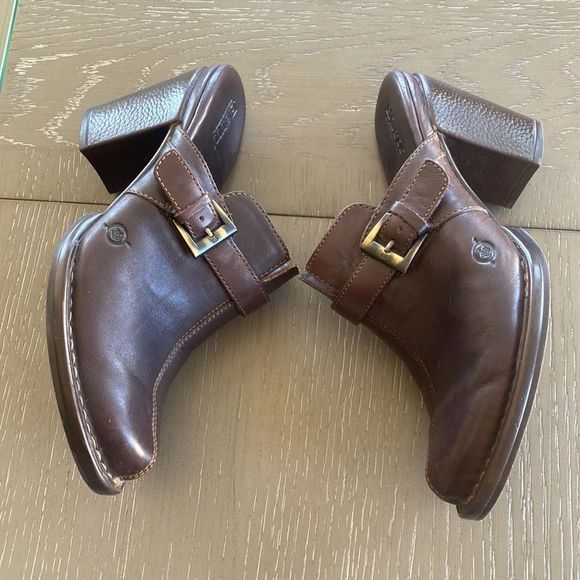 Born Women’s Brown Leather Slip On High  Block Heel Clogs Mules Size 8 - Picture 3 of 12